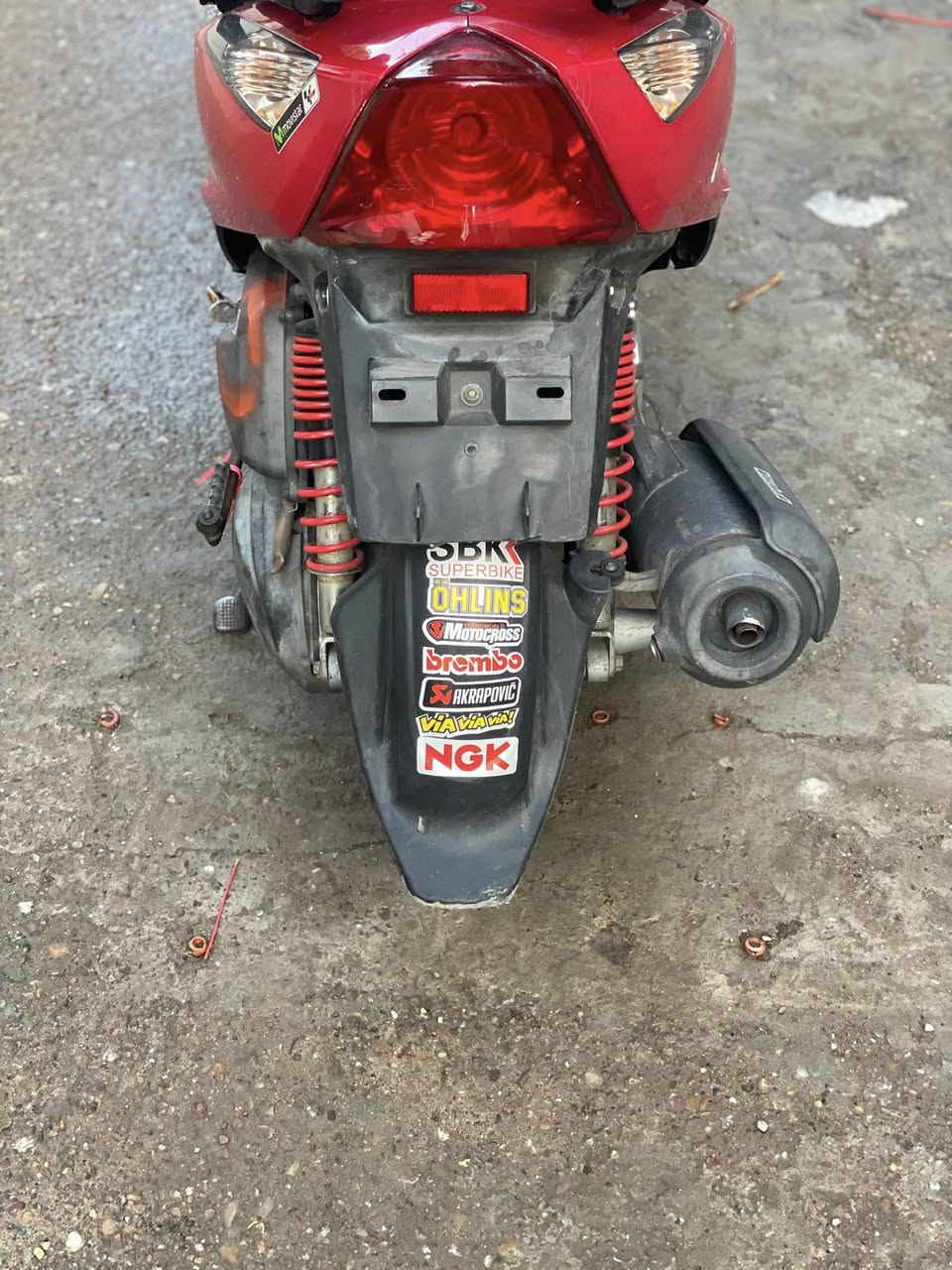 للبيع الدراجه GTR2007
مكينه كفاله جيب ميه فيتر كل شهر ادامه كامله للدراجه 
بيها صدر Dy
وفج فرندو 
فلاوين مفتر 
وقطره دهن 
بيها منضومه زنون ياباني 
مكينه وكلجات بلاديه 
بيها طرر كاعيه 
ويدات جمس 
و ستاند صفح بوش دراجه ختم واحد كفرات مكينه وسوادات ختم واحد 
لون احمر مميز نضيفه كلش مكينه. خرسه 
مكاني كاضميه سعر 1300قفل ملاحضه اوراق كامله منفيس مكمركه  كامله ***********
