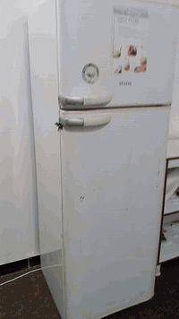 ثلاجه للبيع  الحجم الكبير  نضيفه جدا  تجميد خير من الله   الي يريدها ي...