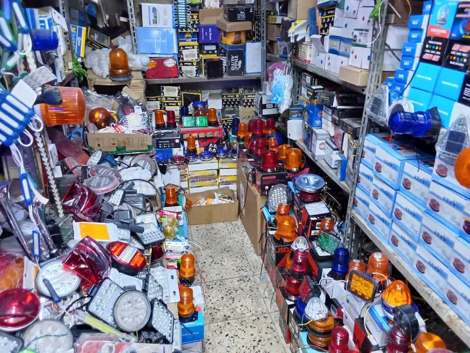 سلام عليكم
يوجد محل للبيع
عنوان المحل بغداد السنك مقابل المصرف الصناعي شارع الجنابر 
قرب اعدادية النظال المحل للبيع مع الديكور والغراض وإذا تردون فقط الديكور والمحل سعر المحل التواصل على الرقم التالي *********** فقط اتصال والتواصل الاتصال على الرقم او على الخاص

