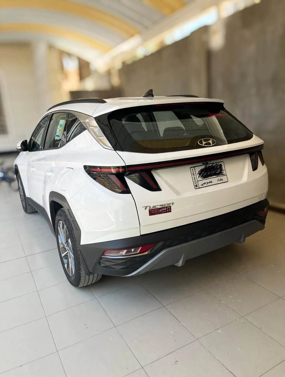 اللهم صلِ  على سيدنا محمد وعلى الِ محمد
🚗 للبيع 
Hyundai Tucson 2023
هيونداي توسان خليجي 2023
رقم بغداد وبأسمي
 🌍 المدينة – الانبار – الخالديه   
  🛣️  المسافة المقطوعة      - 90 الف كم  
--------------------------------------------
✅ المواصفات:  
هيونداي توسان خليجي 2023 🔥
فول مواصفات ما عدا القمارة حديد 🚗💪
نظيفة وعلى ايد وحده عدا بيها بارد جاملغ خلفي معدل بي دي ار والباب الخلفي شخط صغير مصلح كارت
✨ المواصفات:
• الموديل: 2023
• الوارد: خليجي
• الممشى: فقط 90 الف كم ✅
• المحرك: 2000 سي سي "دوش" اقتصادي وقوي
• نوع الكير: أوتوماتيك + عادي
✅ أنوار LED نهارية وخلفية
✅ كشافات ضباب أمامية وخلفيه
✅ نظام حفظ المسار وتحذير الخروج عن المسار
✅ حساسات أمامية وخلفية + كاميرا خلفية عالية الدقة
✅ مقود متعدد الوظائف مع تحكم صوتي وبلوتوث
✅ نظام مراقبة ضغط الإطارات TPMS
✅ نظام مانع الانزلاق + ABS + EBD + نظام الثبات الإلكتروني ESP
• كراسي  جلد كهربائية مريحة
• شاحن وايرليس 📱
• شاشة كبيرة مع نظام نفيگيشـن 🔍
• برادات بجوانب الدشبول الخلفي ❄️
• كاميرا، سينسرات، نظام توفير وقود
• داخلية نظيفة جداً
💰 السعر:  225 $
مكلف بالنشر للاستفسار يرجى التواصل على ***********
