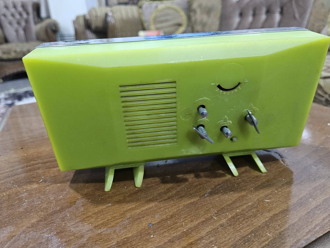 ساعة منضديه تكويك ام المنبه مع محرار صيني قديم بحالة جيده جدا


**إذا كنت صاحب هذا الإعلان وتريد حذفه لأي سبب، رجاءا أرسل رسالة إلى الدعم الفني**