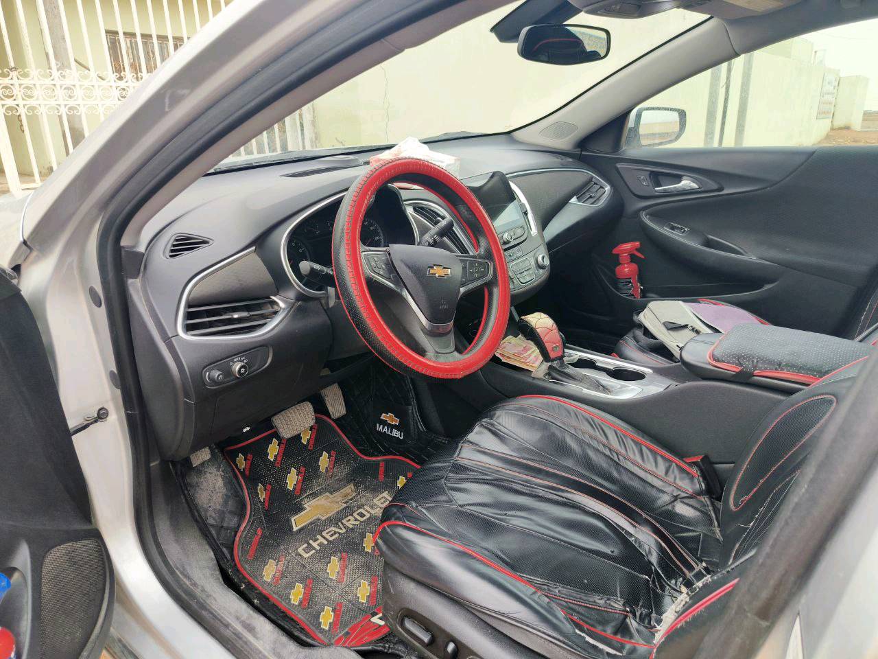 السلام عليكم ورحمه الله وبركاته 

🚗 سيارة ماليبو

🟣 ضربتها طخة خفيفة جدا يعني اخت الكلين وصورة الضربة مرفقة مع الصور 

🟢 2020 فئة LT
🟢 1500 Turbo
🟢 بصمة 
🟢 بصمة جنطة وبيبان
🟢 تشغيل عن بعد
🟢 تحكم بالستيرن
🟢 كشنات جلد
🟢 حدادية جيدة
🟢 تخم تايرات جديد بداية  هالشهر شادهن
🟢 تبريد قطعتين
🟢 رقم اربيل باسم شركة السنوية لحد 
2027 
 
🔴 بيع او مراوس بسيارة عالية موديل 
2022 فما فوق 

🟣 مكان السيارة / النجف الأشرف 

🔵 لتفاصيل اكثر ⬅️ التواصل واتس اب على الرقم 

***********