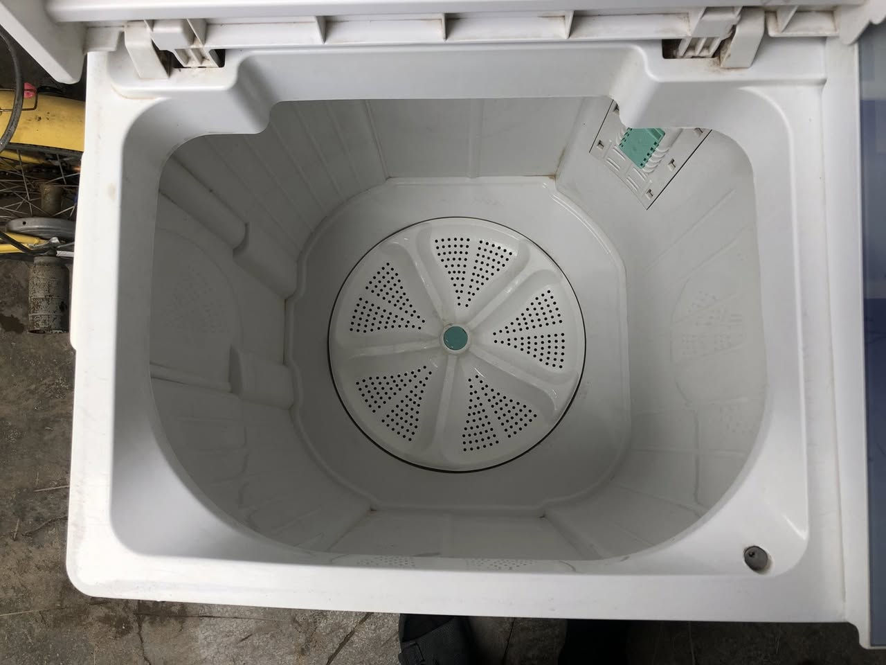 للبيع غساله
نضيف اي عيب مابي 

حجم كبير 

رقم***********
