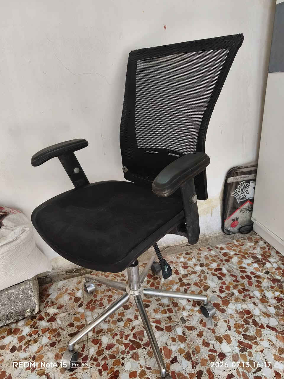 للبيع نضيف اخو الجديد كله شغال تصعيد تنزيل وهزاز عنواني طالبية *********** السعر60الف

