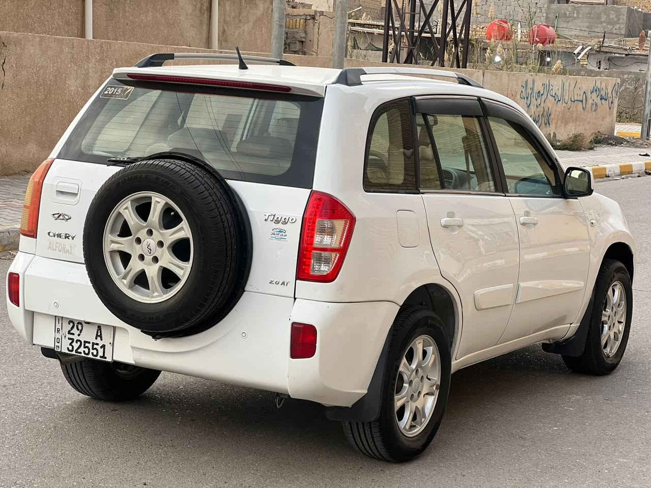 السلام عليكم تيكو موديل 2015 الرقم الدولي 
تحويل مباشر مكينه كير حداديه تخم تاير ع الشركة ماشيه 127 الف 
بيهة جاملغ امامي مصبوغ الباقي كفاله سيارة جديدة مكينه تخم تاير كله جاهز سعرهة 67 ورقه مكاني واسط قضاء الحي 
***********
***********
