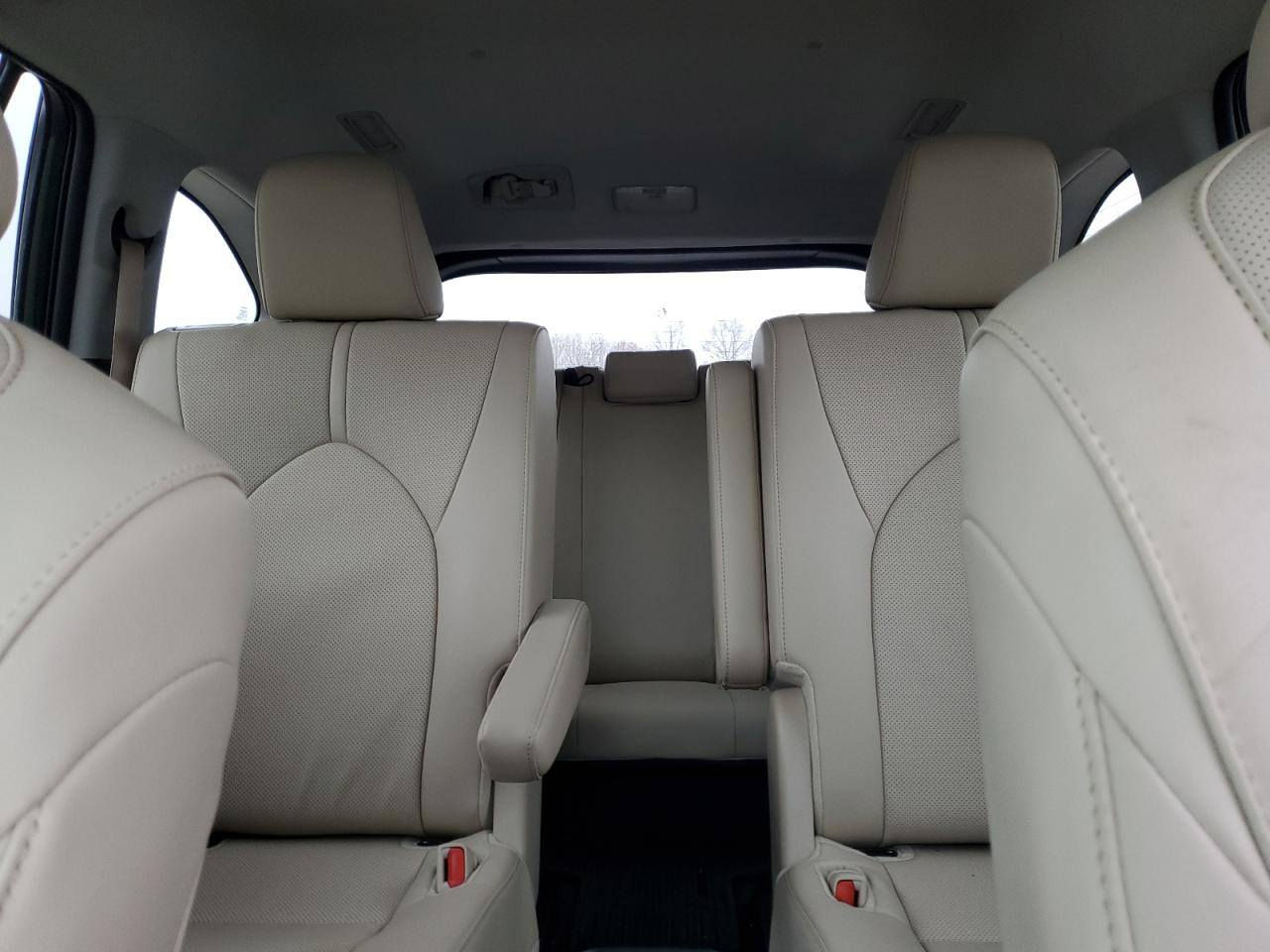 السلام عليكم
هايلاندر 2024 وارد امريكي لمتد موصفات اللمتد معروفه  
ماشيه ٨ الاف 
محرك 4 سلندر هايبرد

 مواصفات: limited
بصمه تشغيل و ابواب 
داخل  بيجي  وكشنات جلد بيجي كراسي سياحيه vip
كشنات خزن كهربائي تدفئه وتبريد
فتحه سقف وتدفئه ستيرن
وضعيات قيادة درايف مود 
مانع انزلاق هاند بريك بصمه واوتوهولد 
بردات خلفية
صندوك كهربائي وحساس قدم
رادار امامي ونقطة عمياء وتحديد طريق المسار وتوقف ذاتي وقياده ذاتيه
لايت وبروجكترات زينون 
شاحن وايرلس 
شاشة كبيرة 
سستم سماعات JBL
حساسات اماميه خلفيه 
كامرات عدد ٤  ٣٦٠ درجه
ويل كروم قياس 20

حادث جاملغ أيسر وبنيد  بــدون ايرباگ
السياره كامله بدون نقص 
السعر ٣٣ الف وبيها مجال انشالله
السياره مكانها بغداد
للإستفسار اكثر الاتصال على الرقم
***********
