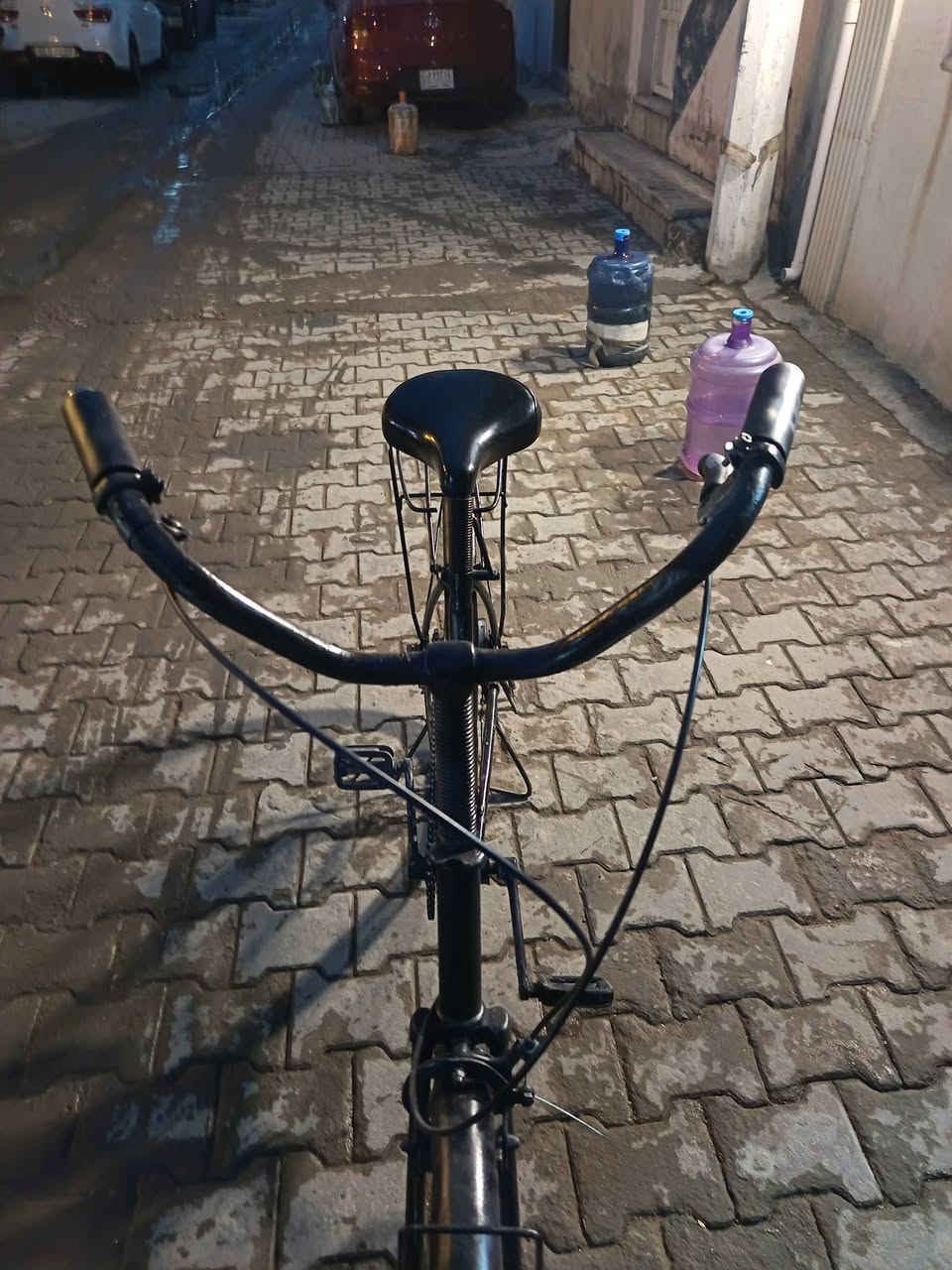 السلام عليكم بايسكل للبيع حجم 26 بايسكل نظيف بس مصبوغ فقط السعر 40قفل العنوان الحريه الثانيه رقم ***********
