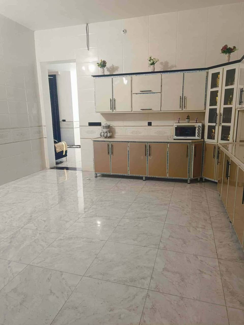 موقع البيت كربلاء
 بيت للبيع  مساحة البيت 275م مكون من كراج وحديقة وصحيات خارجية 2 واستقبال ومطبخ وصالة وصحيات داخلية ومنور غرفة2 طابق الاول مكون 2غرف وصحيات وصالة كبيرة 
بحي العسكري العابد خلف سوق علة حديقة قريب على شارع العام مال سيد محمد الموسوي موجود خط للولاية


**إذا كنت صاحب هذا الإعلان وتريد حذفه لأي سبب، رجاءا أرسل رسالة إلى الدعم الفني**