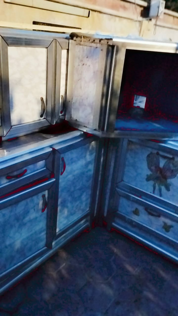 كاونتر  كامل مع سنك وملحق لبيع نظيف اي ضرر مابي لبيع مكاني كوت حي الزهراء الاستفسار اتصال ع رقم  ***********
