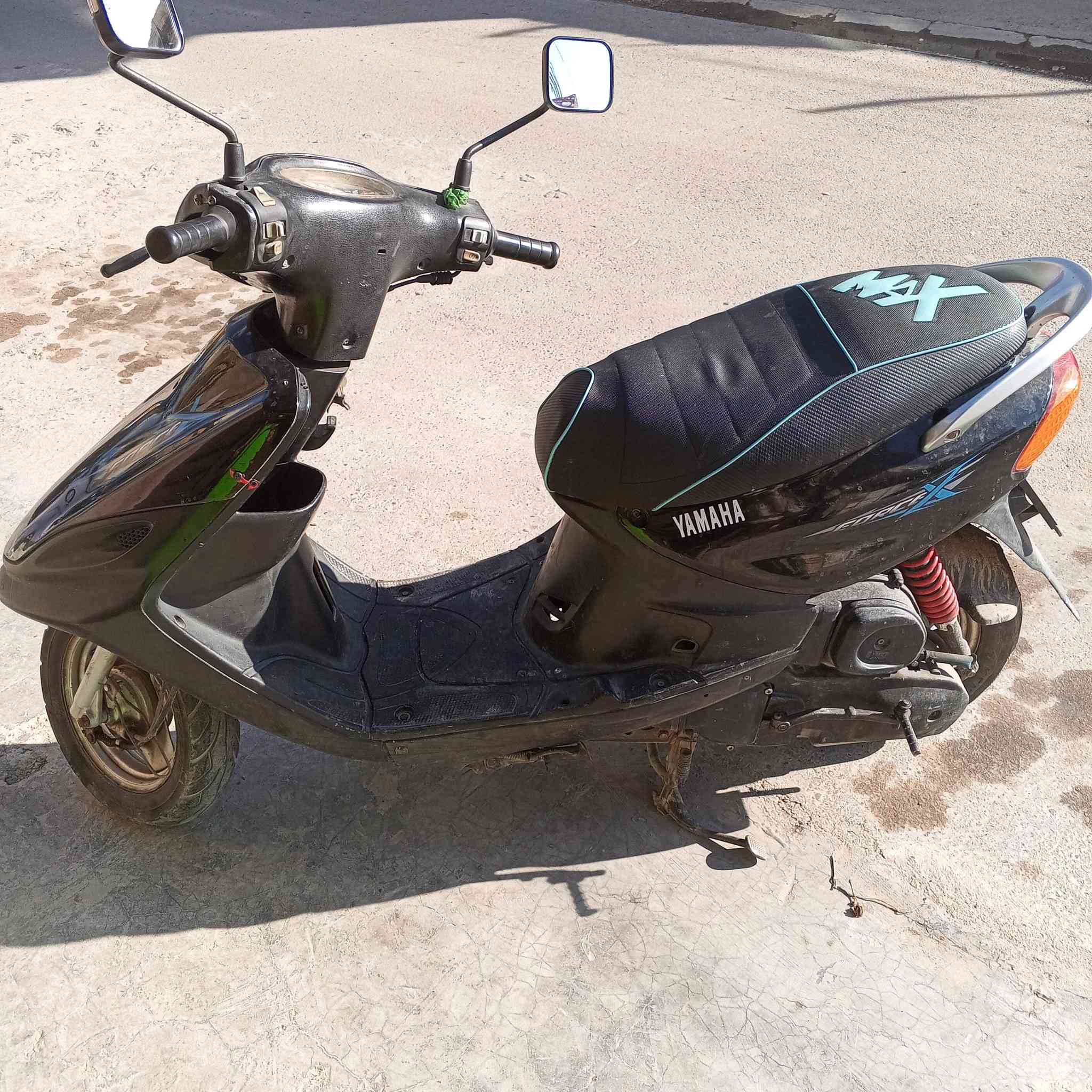 السلام عليكم 
دراجه بلاديه كهربائيات كلهه شغاله.

 نقص فقط حساس بريك مال السلف 

السعر325 الف.

***********
