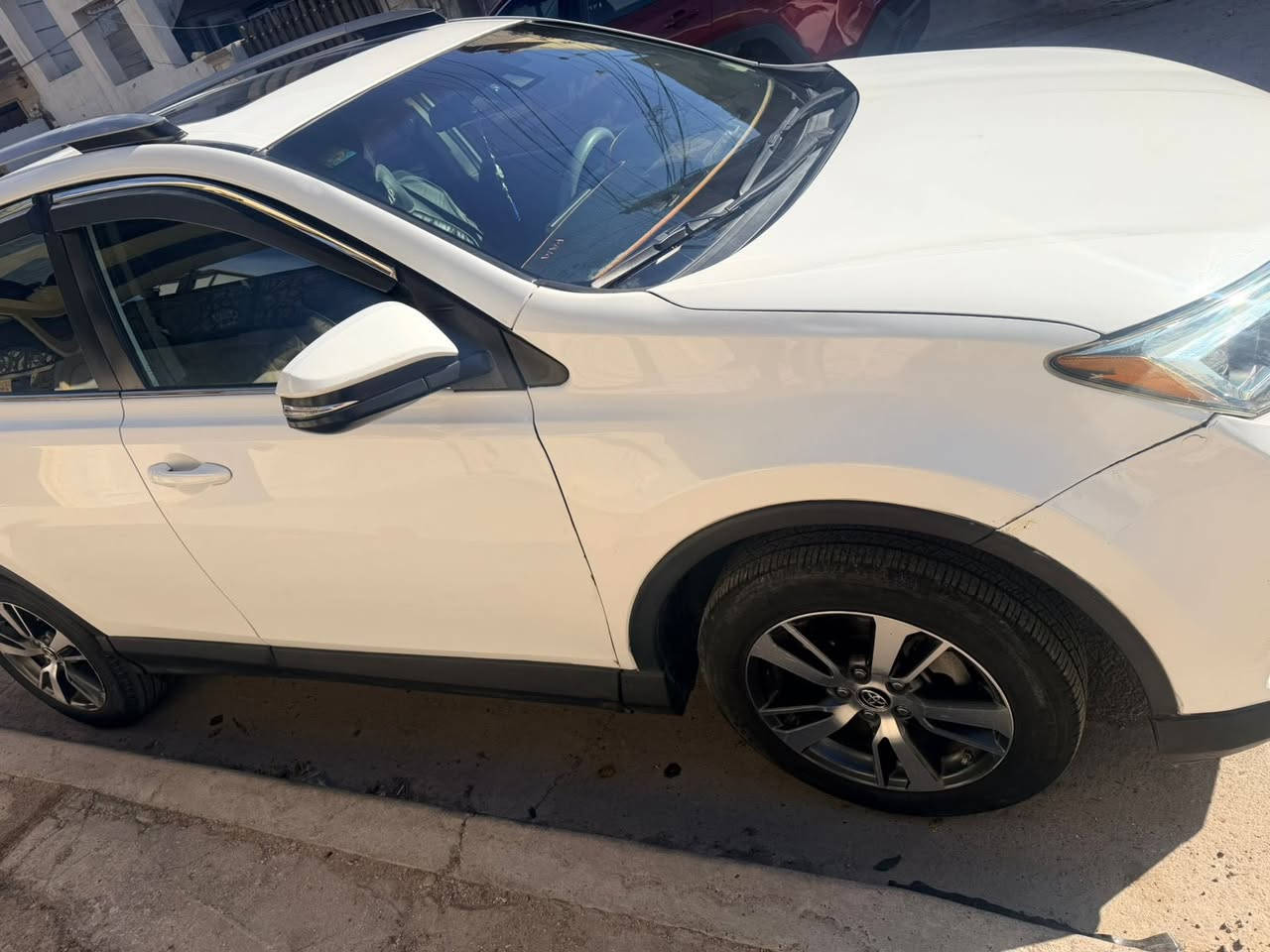 راف فور 2018 وارد امريكي  رقم بغداد دولي  xle   مواصفات بصمه فتحه سقف حساسات اماميه وخلفيه رادارات و سياقه ذاتيه ثلاث انضمه قياده  تخم تاير جديد  مانع انزلاق بصمه بل ابواب محرك وكير شرط كفاله سياره بعدها جديده ماشيه 76 الف فقط استعمال قليل جديده بمعنى الكلمه ضررها فقط الجاملغ الامامي وخشم البنيد ومصلح فقط تبريد شرط ثلج     لايت زنون سعرة ٣٢٠ دولار  
السعر 165 بيه مجال قليل غير متواجد علفيس الشراي يتصل    مكاني بغداد ***********
