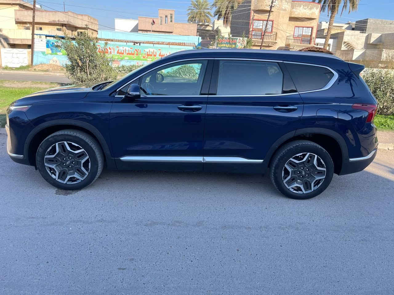 للبيع مستعجل جوه السوك   سنتافي هاي برد كالكرافي 2023 فول الفول اعله فئه
     المسافه 
رقم بغداد بأسمي ترقيم جديد

#المواصفات :
هاي برد" توربو 281 حصان (اقوى عزم من سته سلندر و اقتصادي)
  كير  8 نمر  دبل كلج 
  تشغيل بصمة و تشغيل عن بعد
بصمة دخول و بصمة خروج
السيارة تتقدم و تترجع من البصمة
   فتحة سقف بنوراما 
سقف كنتارا
_4_كامرات 360 درجة
    رادرات 360 درجة 
خاصية الاوتو بارك 
رادار امامي خلفي توقف ذاتي رادار جانبي تنبيه و نقاط عمياء
   جميع الكشنات كهرباء 
جميع الكشنات جلد
كشنات امامية تدفئة تبريد 
الكشنات الخلفية تدفئة
كشن سايق خزن وضعيات
مع بردات خلفية بلاد
   اشاير بالمري
مري شفط 
مري قلاب مع البك
  شاشة كبيرة معَ نظام سماعات هارمن كاردن 16 سماعة
مع نظام Apple CarPlay, Android Auto
ايضاً انارة محيطة داخل السيارة متغيرة الألوان 
مع نظام شحن وايرلس للهاتف
ايضاً اوامر صوتيه
  اربع انظمة قيادة (سبورت ،كومفورت ، ثلجي ، سمارت)
عداد السرعة في شاشة السائق يتغير حسب نظام القيادة
مع نظامHTRAC ( الدفع الرباعي)
مع نظام نزول المنحدرات
   هاند بريك بصمة
نظام اوتو هولد
 لايت امامي اربع عدسات زنون عالي ناصي مع لد نهاري 
بك لايت لد 
اشارة ترحيب عند الاقتراب من السيارة
 صندوك شفط كهرباء ايضاً فتح تلقائي 
  كامرات اشارة في شاشة السائق 
   ويل كب حجم 19
    نظام اطفاء و اعادة تشغيل الاقتصادي في الأزدحام 
     تدفئة بالستيرن ، شفتات بالستيرن

السعر218 و بيه مجال
مكاني السياره : بغداد الغزالية ***********
