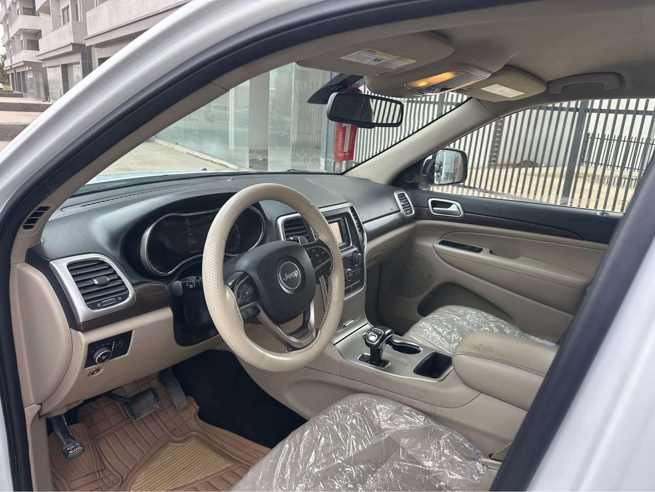 جيب لاريدو 2014 
سيارة كلين تايتل بدون صبغ شرت 
داخل أصفر محرك 6سلندر 
رقم موبايل 
***********
05701174104 كركوك, العراق
