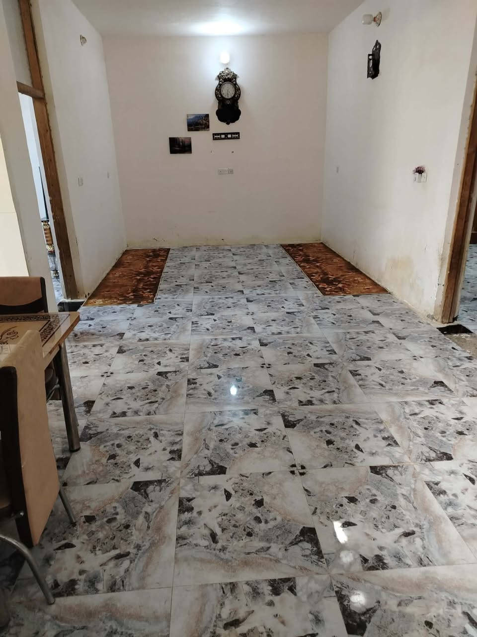 � للبيع دار سكنية مميزة – منطقة حواس طابق واحد 🏡

📍 الموقع: منطقة حواس – شارع حسينية البتول
🚶‍♂️ تبعد عن الشارع العام حوالي 100 متر

📐 المساحة: 180 متر مربع

🔹 مواصفات الدار:
✅ بناء طابوق كامل
✅ غرفة نوم
✅ صالة
✅ مطبخ
✅ صحيات داخلية وخارجية
✅ بست جاهز
✅ سيراميك حديث لكامل البيت

💰 فرصة مناسبة للسكن  في موقع هادئ ومميز.

وبسعر مناسب جدأ

📞 للاستفسار والمعاينة:
مكتب محمد صمد للعقار
📱 ***********
📱 ***********
📱 *********** (حيدر صمد )
