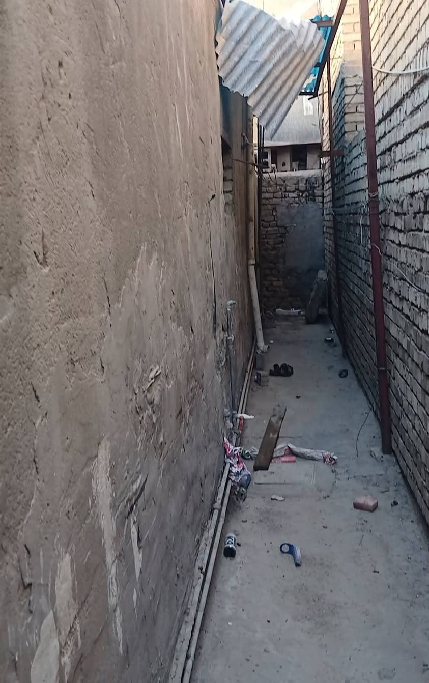 للبيع فقط بيت مساحه ١٠٠متر وجه ٥متر ونزال ٢٠ بناء مسلح طابق واحد بسم واحد طابو صرف يتكون من صاله وخدمات وغرفة نوم ومطبخ خارجي سعر مناسب ٩٥ بي مجال انشالله مكانه شرطه الخامسة شارع مجموعة المصطفى قرب مولده عباس رشيد عرض الشارع ٧ متر للاستفسار اتصل مكتب دارك للعقار ***********
