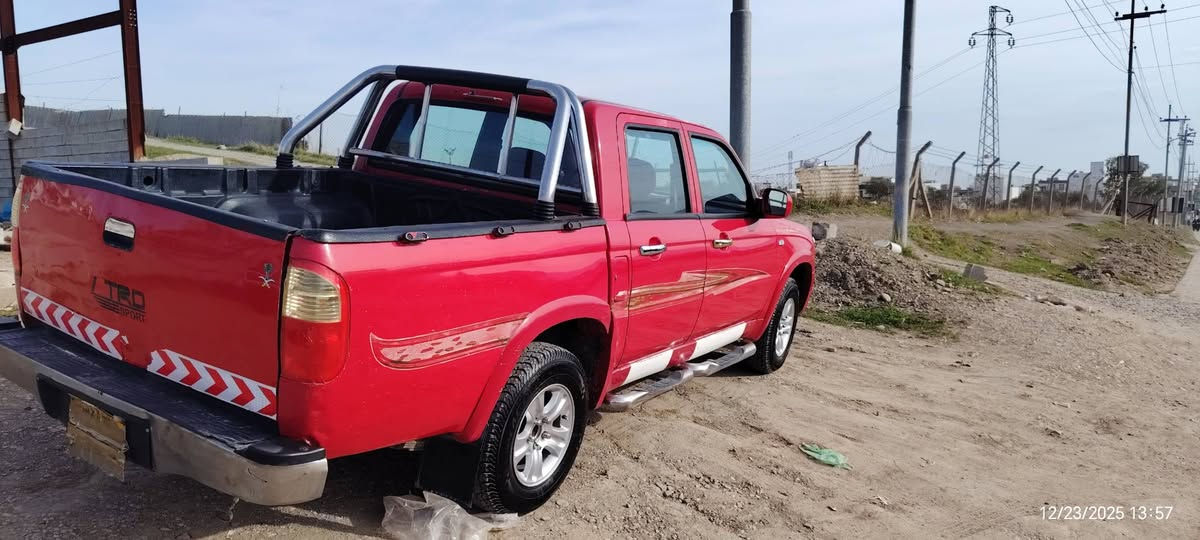 پیکاب گراند تایگەر 2010 
بێ بۆیاخ 
مەکینە 4y تازە خراوەتە سەری
گێڕ و مەکینە و ئەکسل بەشەرت
هەمو گیچەکانی ئیش ئەکات
گەرم و ساردی ئیش ئەکات 
دوو مانگە چوار تایەی تازەم خستوەتە ژێری
تەقە و ڕەقەی نیە بانسی تازە گۆڕاوە
تەحویل و غەرامە و بڕاوە بەشەرت 
نرخی 57گەڵا و معامەلەیەکی کەم
گۆڕینەوەش ئەکەم بە ناڤارا
ژمارەی***********پەیوەندی بکەن السليمانية, العراق
