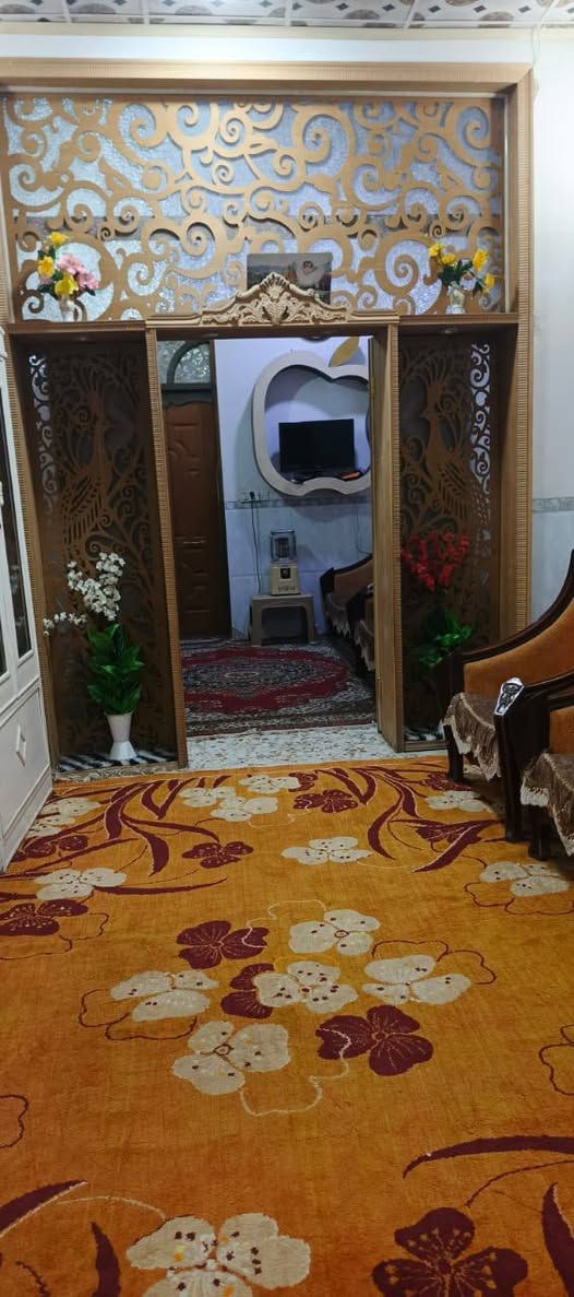 سلام عليكم 
متوفر بيت 100م بناء حديث 
طابو زراعي سند 25 بسمي 
حله شارع 80 حي الصدرين 
مكون من غرفه نوم 1
وصاله وهول ومطبخ حار وبارد ومجمع صحيات 
عرض شارع 8 م 
للاستفسار *********** واتساب
