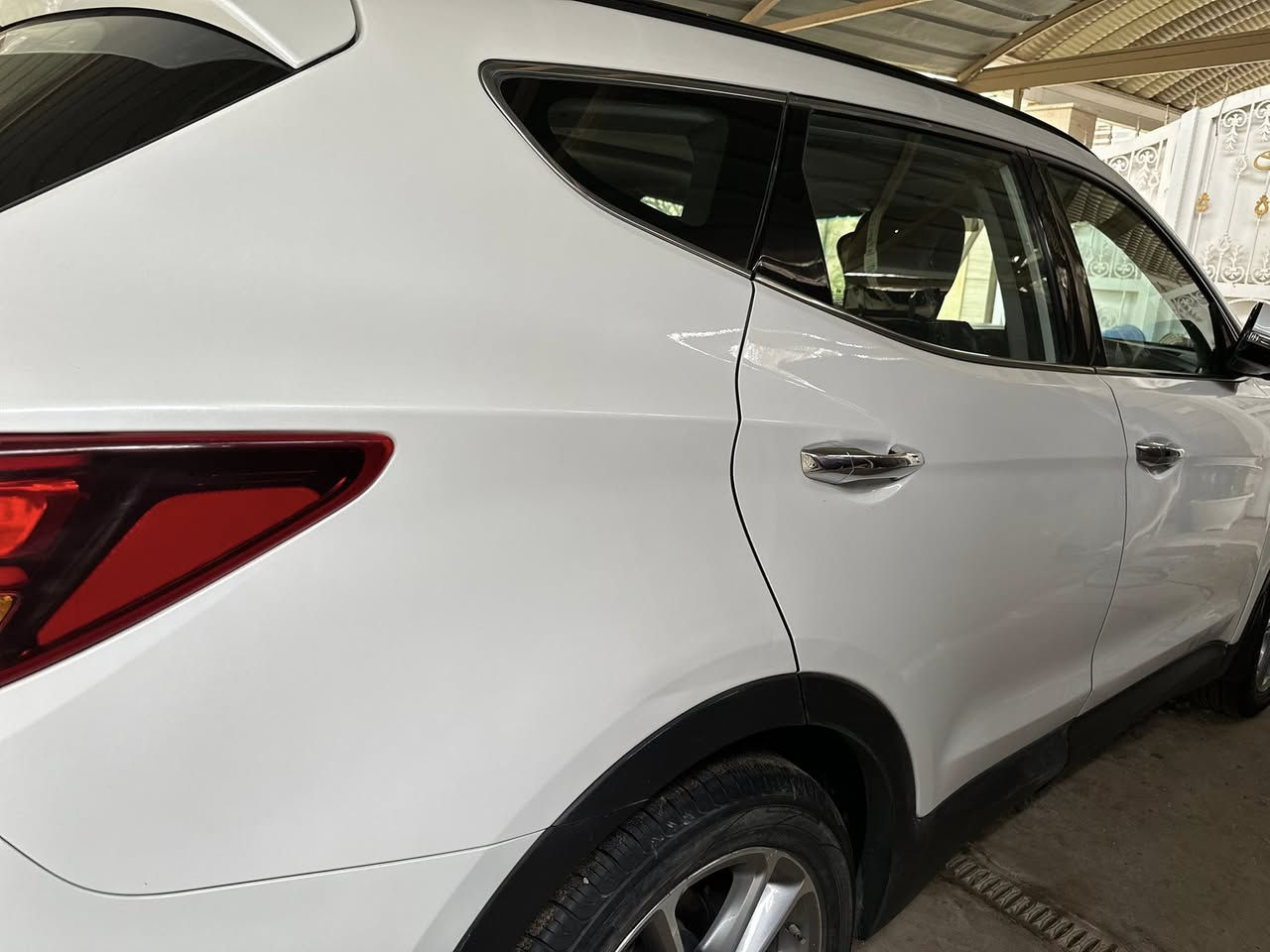 سنتافيا 18
خليجي ابيض  صدفي 
محرك 6 سلندر 
7 راكب 
سياره فول مواصفات  
ضرر السياره جاملغ مصبوغ معدل علئ البارد 
السونار موجود بالصور 
للاستفسار الاتصال ب ***********
