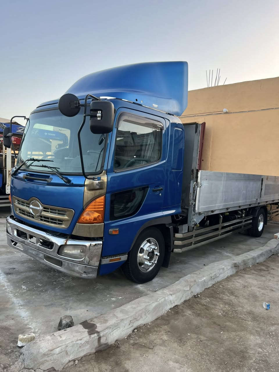 السلام عليكم سياره للبيع دخول جديد
موديل 2023 رقم بغداد مكينه 5سلندر  سته وربع 

بلادي العنوان واسط الصويرة ***********
