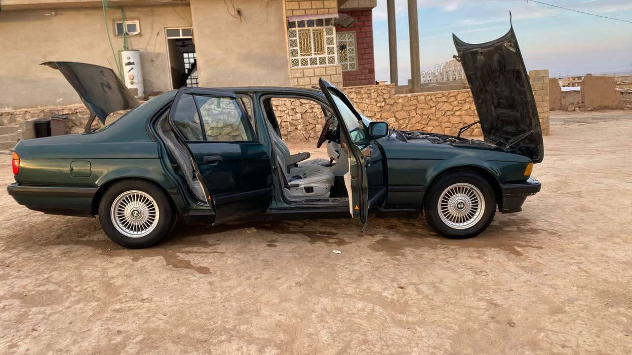 السلام عليكم ورحمة بي ام 735اصل لون زيتوني صبغ جمالي بدون اي طخه فول فتحه سقف مثبت سرعه سياره جديده و نضيفه جاهزه ما يعوزها برغي وكلشي بيها شغال من ناحيه الكهربائيات باتري جديد طخم تاير رقم جديد بسمي السعر ٦٤ وبيها مجال كورك ***********
زين ***********
