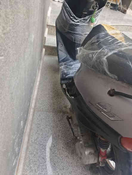 بيجي تسع زروف الدراجه مجفته مره وحده و السبب صرت ذكي و خبطتلها دهن سيارات الدراجه تعبانه من بره بس مداريها من ناحيه كلشي فلاتر دهن بانزين ماطلع بيها من البيت للمدرسه الدراجه نقصها بس جم كفر باكوهن ضعفاء النفوس سعرها ٣٠٠ وبي مجال للشراي مكاني بصره تنومه حي الموضفين رقمي ***********
