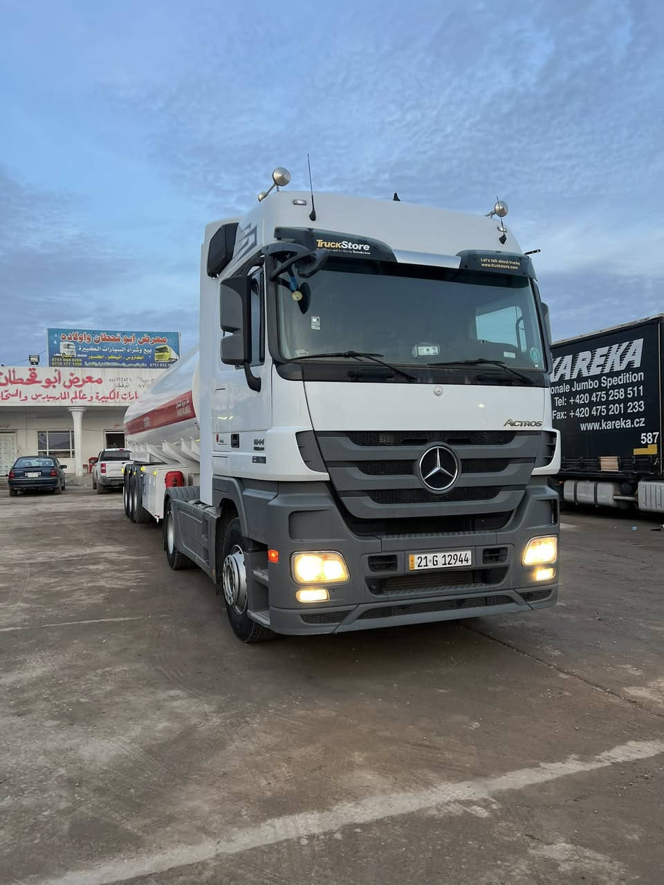 السلام وعليكم اقرأ تفاصيل واتصل ✅↙️
اكتروس ￼ صهريج ￼موديل 2012 حجم 18.44 امامي جابليس 
فول مواصفات بس بدون كاميرا وحساس ريتايدر 5 طقات
ثلاجه تبريد دبل مناميه حاكيه رقم وسنويه جديده طخم تايه 
‏ تانكي فصال الخرسان بازوايا سياره حلوه و نظيفه 
رقم الهاتف قحطان معرض *********** كورك
*********** اسيا معرض ابو قحطان واولاده العنوان موصل برطله سهل نينوى ✅￼
