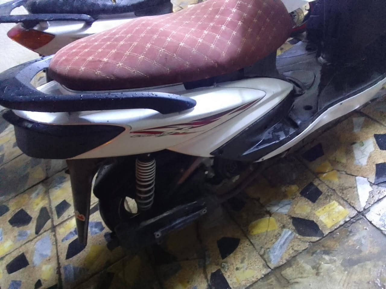 السلام عليكم شباب سكنس نثيه محرك ناعم بلادي كهربائيات شغاله نكره سلف وهندر سعرها ٢٨٠ بي مجال جدا بسيط
وعندي سكنس فحل كفراتها نضاف محرك ناعم لا نضوح ولا تبخير شغاله هندر فقط نقصها سلف وهورن كهربائيات شغاله سعرها ٣٥٠ بي مجال مكانهن العامريه شارع المنضمه
