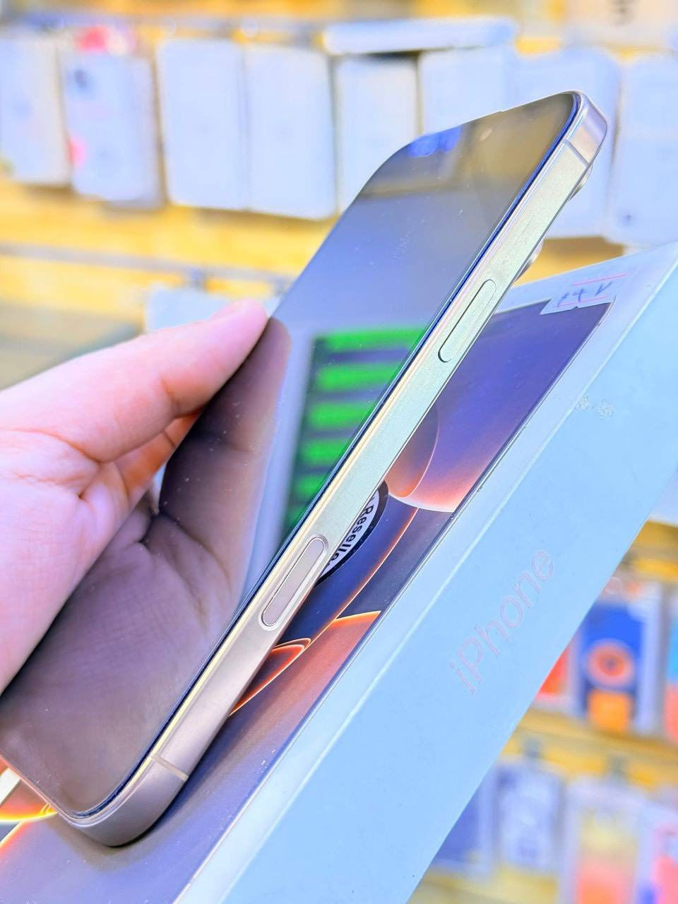 ايفون 16برو ماكس ذاكره 256بطاريه 97جهاز اخو جديد زلغ واحد مابي وتر بروف جهاز بمعنه كلامه نضيف هوه جديد سوه عربي شرق اوسط اصلي ضمان ماستر داخل ضمان وكاله لا مفتوح ولا مصلح ملحقات كامله ضمان 5ايام من مركز 
سعر 1375الف من الاخير 
بغداد البياع 

***********
