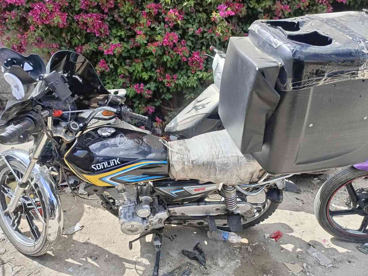 سونيك موديل 24 للبيع
الدراجه نضيفا كلش بس عوزها ترتيبات قليلة 
اوراق موجودة مكاني بغداد مدينة الصدر
السعر ٥٥٠ وبيها مجال مستعجل ع بيعتها والصندوق وياها


**إذا كنت صاحب هذا الإعلان وتريد حذفه لأي سبب، رجاءا أرسل رسالة إلى الدعم الفني**