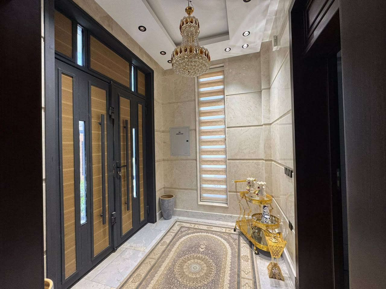 بيت للبيع في حي الأسرة 
المساحة : 425 متر
سنة البناء: 2025
طابقين 

مكتب العقاريون 
للأستفسار: ***********
