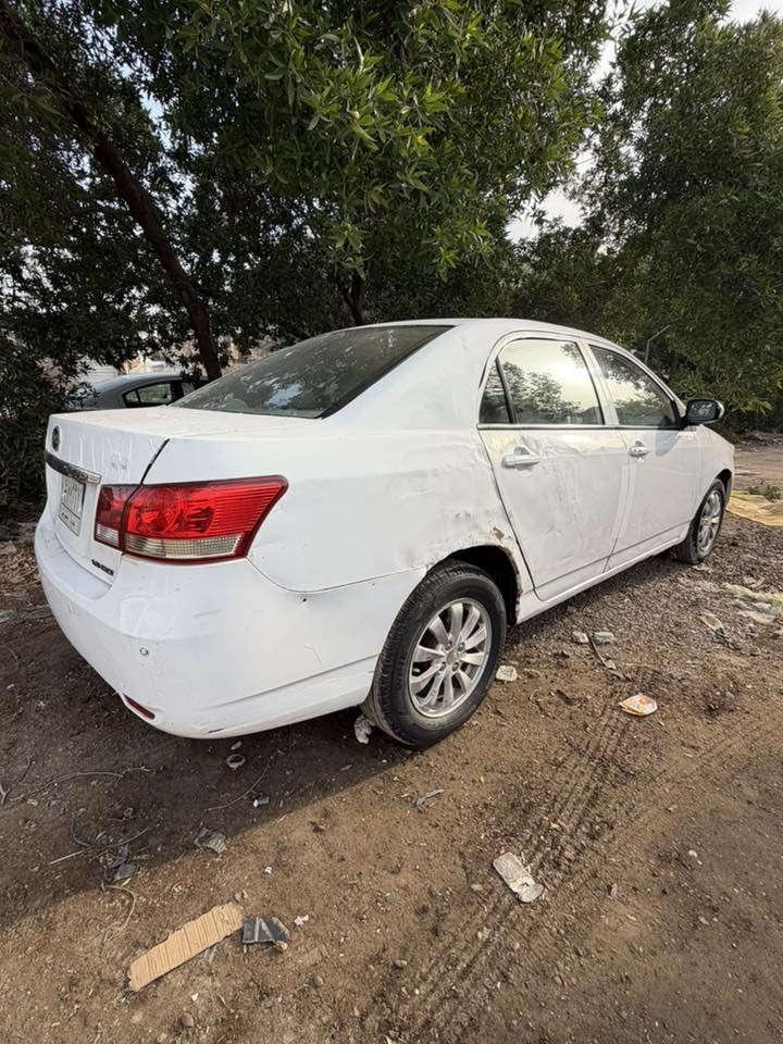 السلام عليكم للبيع بي واي دي موديل 2013  رقم بغداد
كير اوتو  سلايت  تخم تاير && مال اقساط اقساط بيها

 سنويه  ب اسم بنيه ما اندلها  مكانها بغداد اكفلها الك 

سرقه وعشاير فقط  &&& 

مكان السياره بغداد السعر 36 ورقه وبيها مجال بسيط 

للاتصال ***********
