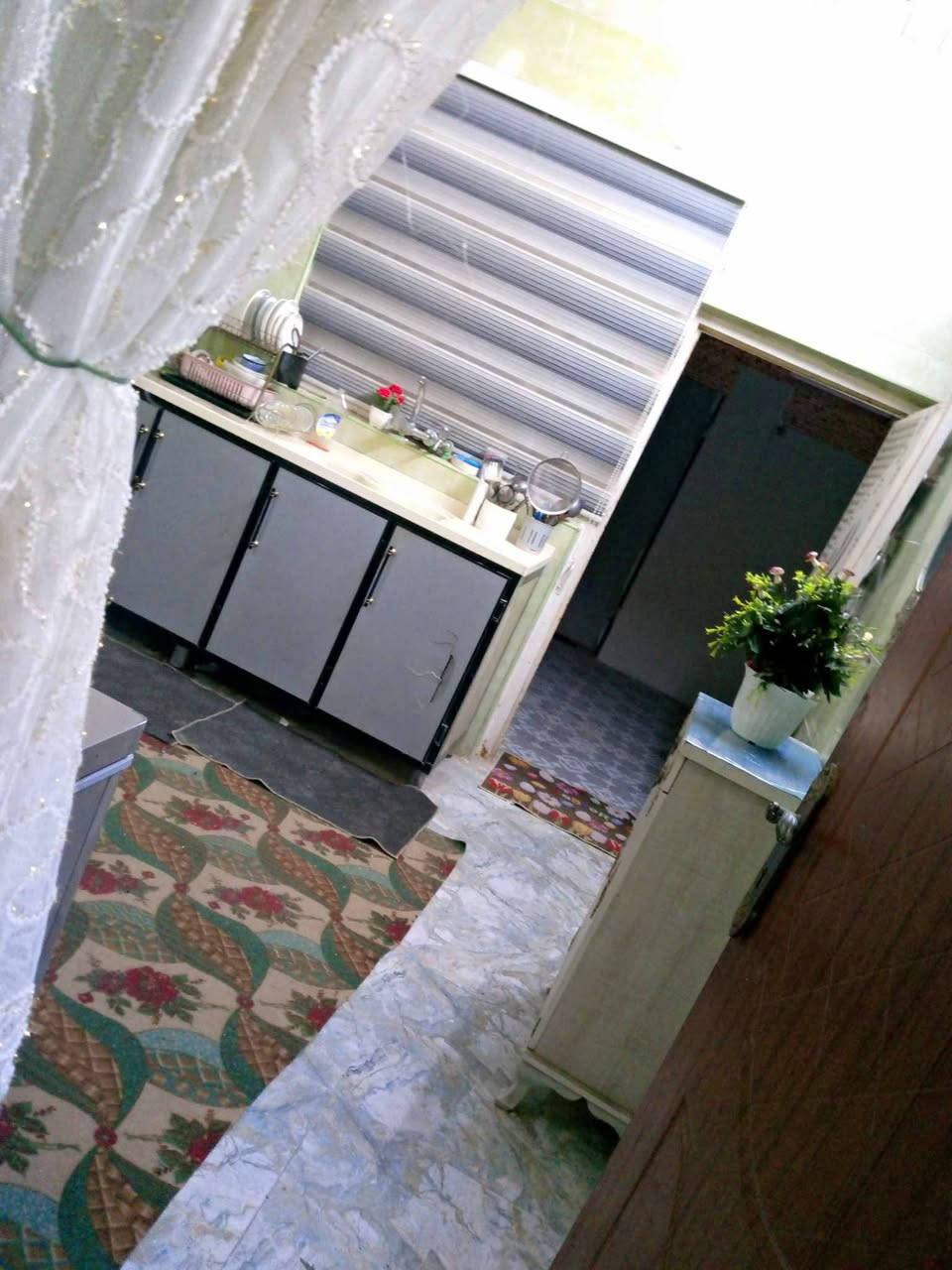 سلام عليكم بيت للبيع مع بعض الاثاث مساحه170 تقيه ثالثه ع شارع العام مقابيل بانزين خانه عبد الامير عبيس***********
