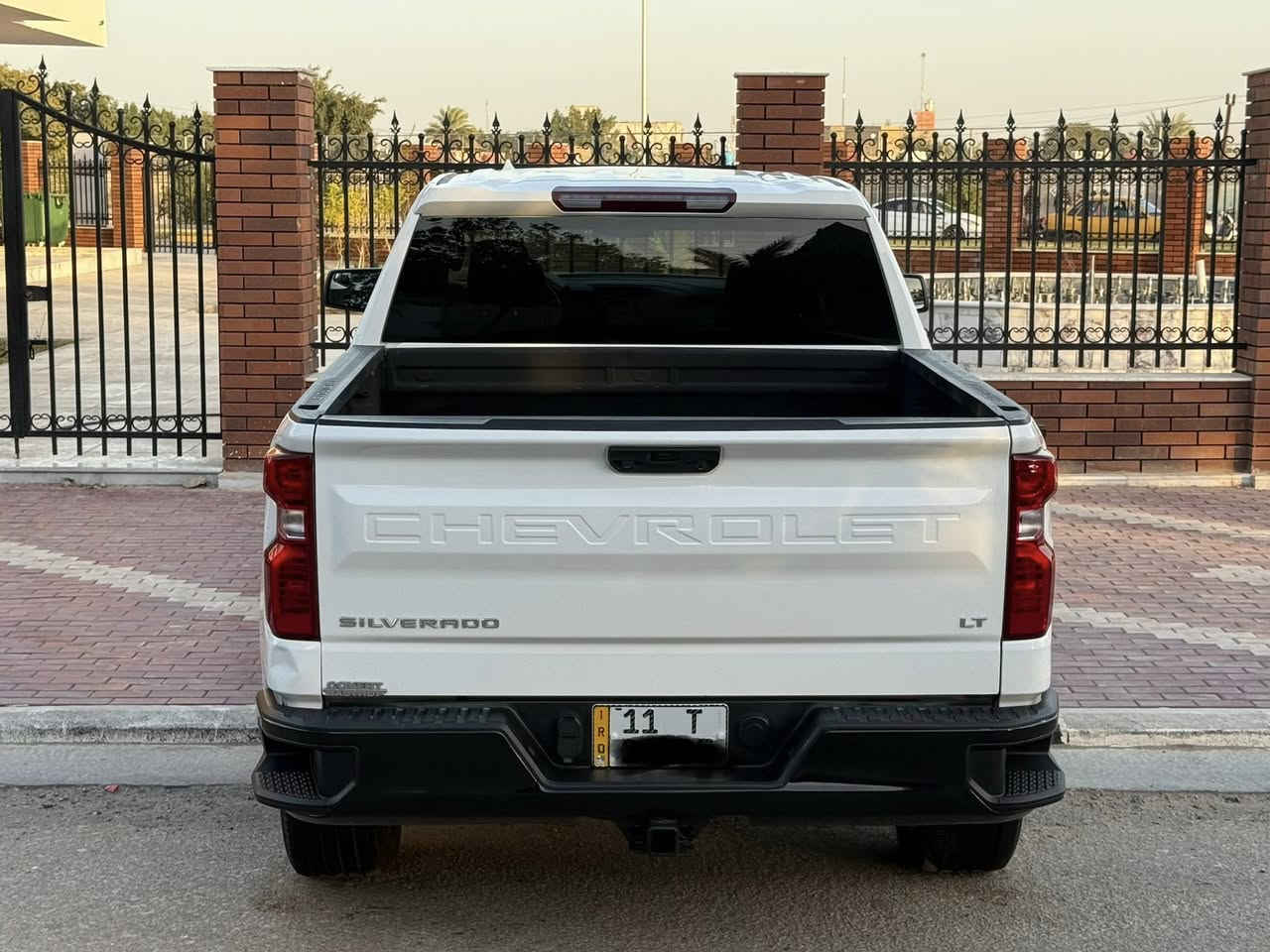 السلام عليكم
للبيع سلفرادو موديل 23 رقم بغداد بسمي تحويل وارد امريكي حادثهة حافه الجاملغ مكينه 8 سلندر 5300 فئه LT. مواصفاتهة دشبول جديد دجتال رادارات اماميه وخلفيه توقف ذاتي اوتو هولد انضمه قياده تحديد مسار سياقه اليه تشغيل عن بعد كامره شاشه كشنات تدفئه ستيرن هيتر باب طويل بدي كصير السياره حيل جديده واحله واجدد من الصور وعلئ ايدي وعليهة ادامه كامله كير مكينه حداديه تايرات دواخل كلشي بيهة مكفول عدا حادثهة للاستفسار *********** مكانهة كربلاء،  الشراي يتصل وبخدمته
