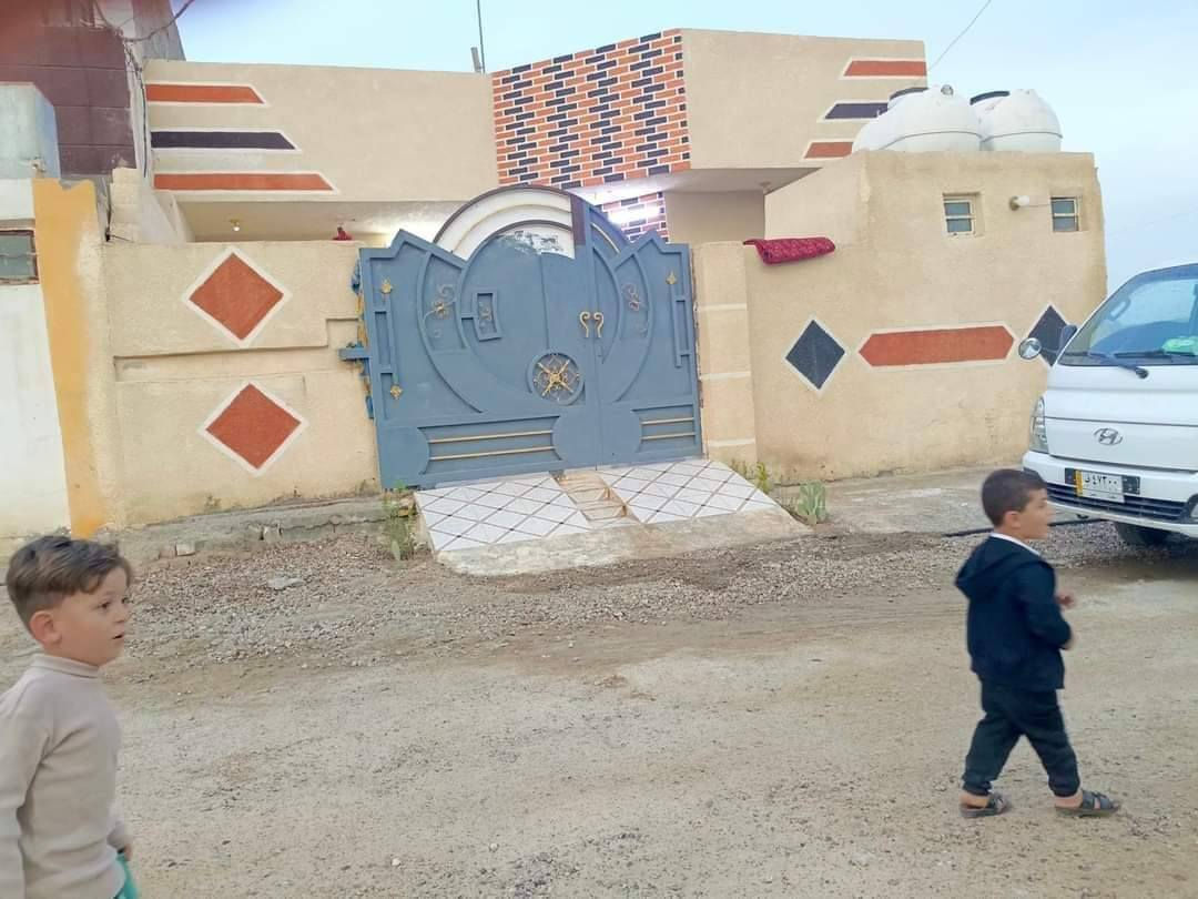 السلام عليكم خلفه  متفرغ جص وبورك لبخ ونثر لبخ باانواعه واجهيات تطعيم شغل درجئ اولئ وباسعر مناسبه للاتصال عل الرقم ***********
