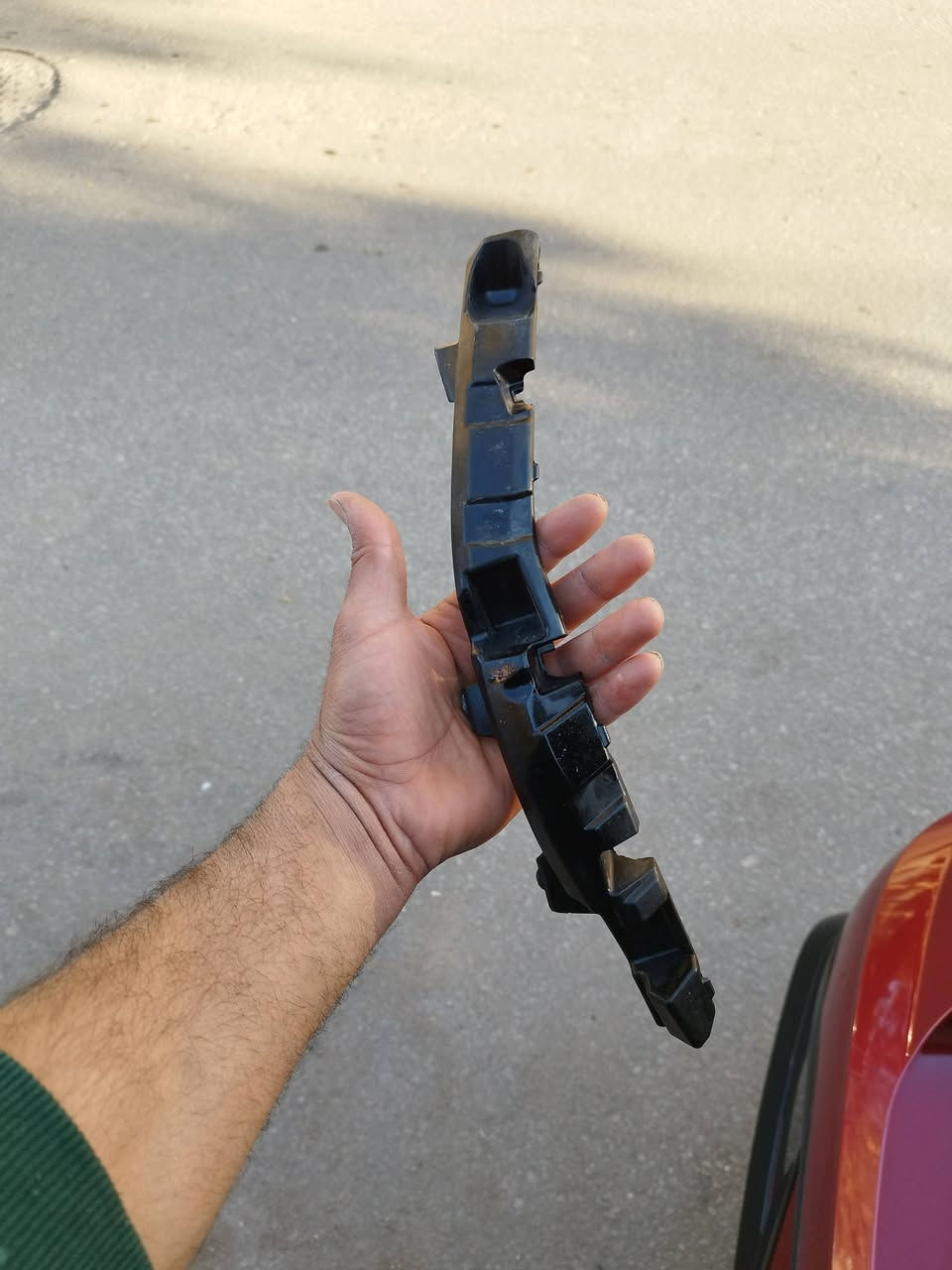 السلام عليكم 

غراض سوناتا للبيع مديل 23 لمتدد/ ***********
