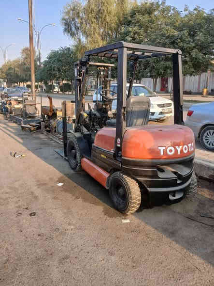 تيوتا 2 طن بانزين اربع حركات (بدون اوراق ) ***********
