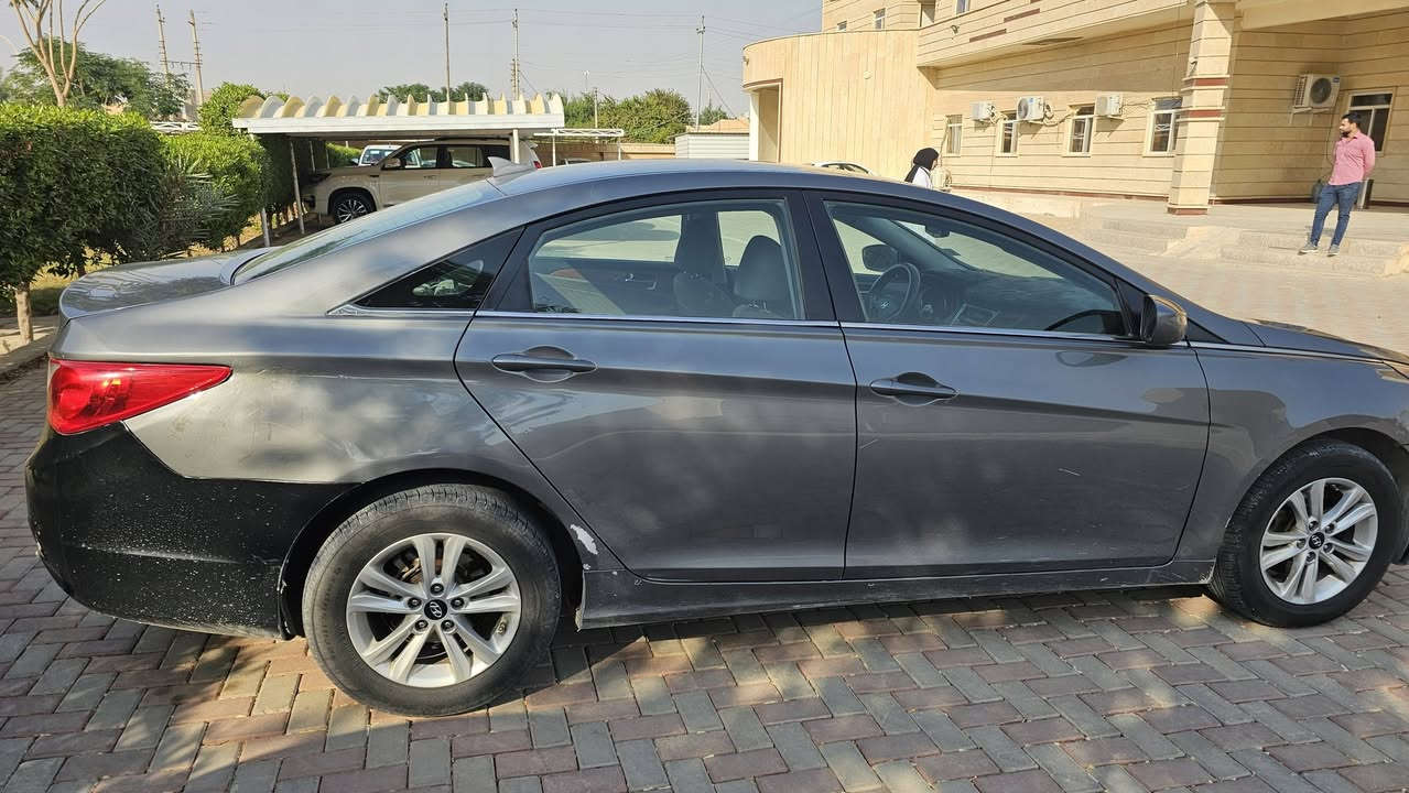 سلام عليكم
سوناتا موديل 2013
رقم ديالى الماني مشروع وطني 
وارد امريكي
محرك 2400  GDI
لا تنقيص ولا تبخير
كير 6 نمر مكفول 
لون فيلي
ضررها من امريكا قطعة وحدة الجاملغ الخلفي اليمين
وبالعراق صار بيها ثلاث قطع صبغ
بالصفحة الثانية بسبب شخط ستوته فقط
لا دواخل ولا شاصي مكفول
(والسونار موجود بالصور) 
السيارة خير من الله نشطه ووحلوه وكاعده
ما بيها نواقص
#السعر_98 قابل للتفاوض
للأستفسار اكثر الاتصال على الرقم
***********
مكان السيارة صلاح الدين / تكريت
