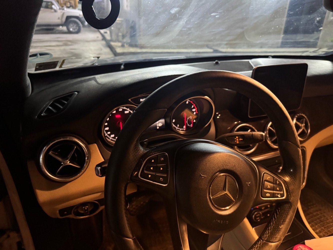 مرسيدس  موديل 2018 CLA250 فورماتك فووول للاخير ماشيه 108.000كم وارد امريكي داخله كلين  هنا صار صبغ  جاملغ وباب ابمن خلفي بدون دواخل ارباك سليم. السياره حلوه وشبابيه    رقم اربيل باسمي مكانه بغداد حي العدل السعر 155 ورقه  *********** واتساب متوفر ايضا