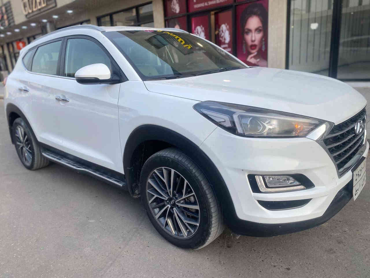 سلام عليكم توكسان 2020 سيارة كلش نضيفه ماعايزة بيهة 3مكانات بارد كلش خفيف موضحات بل سونار مكان السيارة نجف السعر 185قفل السونار داخل المنشور مامتواجد عل فيس 
*********** النجف, العراق
