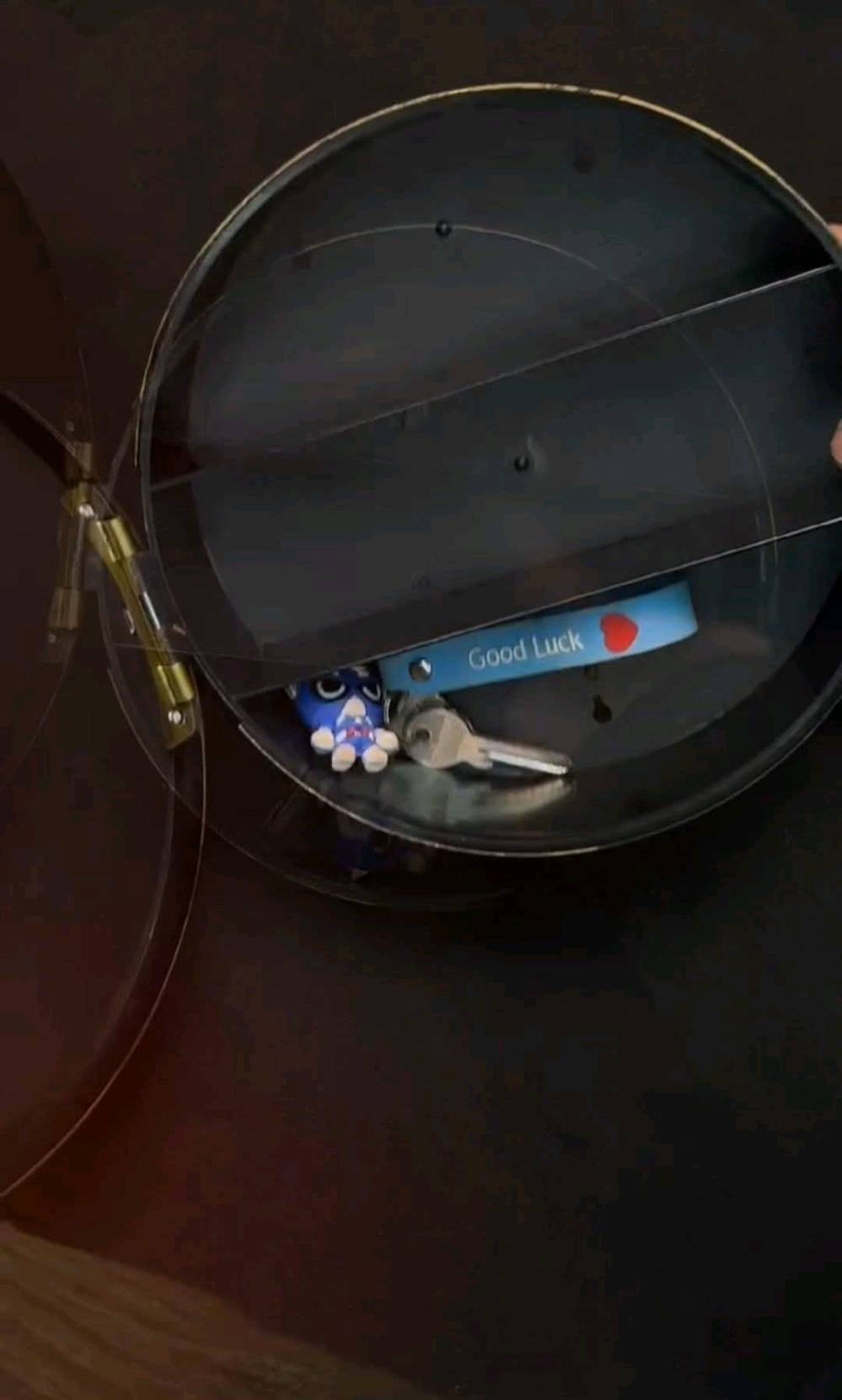 قاصه على شكل ساعه جديده امزون 
السعر مع التوصيل 15 الف