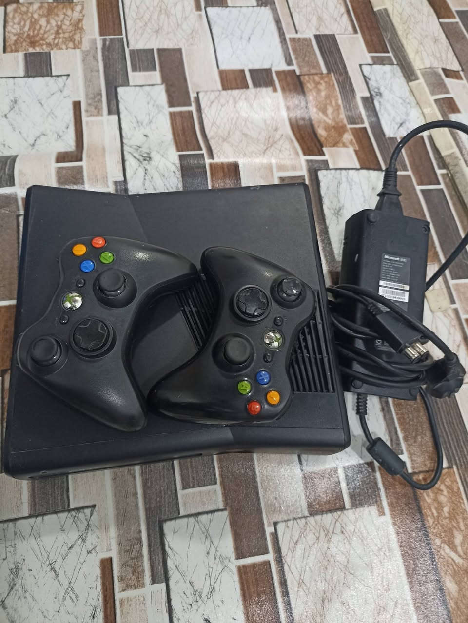 سلام عليكم  اكس بوكس360 مهكر
للبيع مكان بصره قرنه شرش 

بي تقريبن13لعبه الى20لعبة 

جوستك اثنين شحن ويا 

 وحده اصلية وحده عاديه 
مابيهن اي خلل كلشي شغال بيهن 

السعر130 بي مجال شي بصيط 

 

لتوضيحح 

((توصيل ماعندي  تجيني للبيت وتاخذه  )) 

 اتريد فيديو  تشوف الالعاب؟ البي راسني  وتدلل

رقمي*********** بي وتساب
