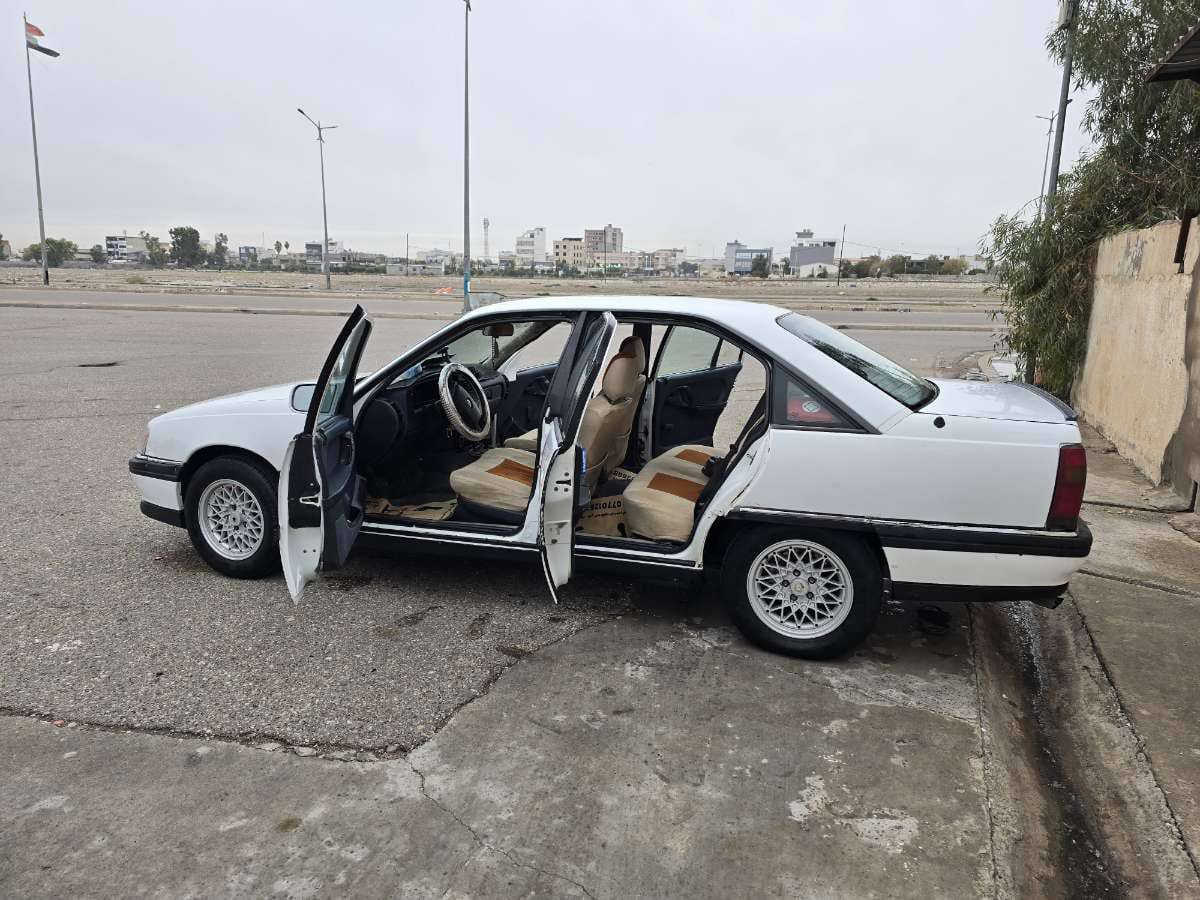 س ع اوميكه أوتوماتيك موديل 1993نضافه كدام العين رقم أربيل جديد سنويه قبل أقل شهر استلمته باسمي تحويل ثاني يوم دفتر بانزين بيه سياره مال بيت حيل نضيفه مكان السياره كركوك سعر 45وبيه مجال للطيبين *********** ملاحظة بيه فيديو موضح السياره
