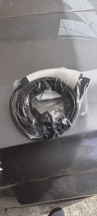 شاحن byd اصلي 8 امبير للبيع السعر 75 07824363385 مكاني بغداد حي الجهاد