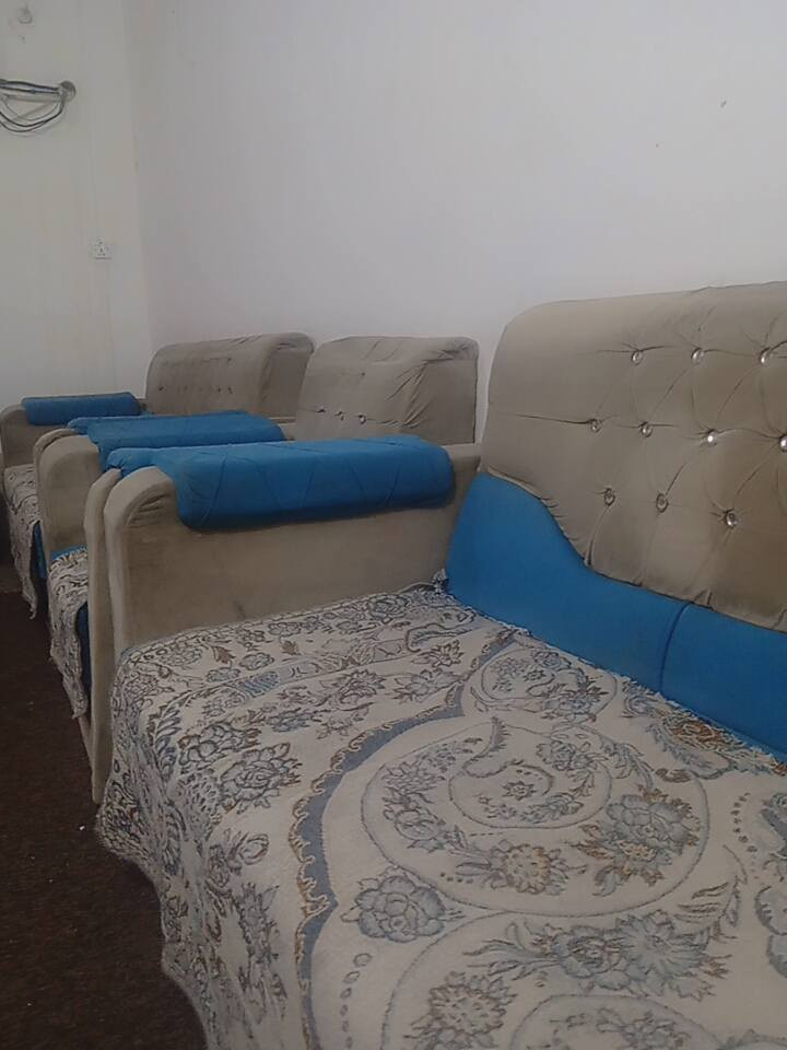 السلام عليكم قنفات للبيع سعر 150 بي مجال حي العسكري قرب جامع الخالدي ***********
