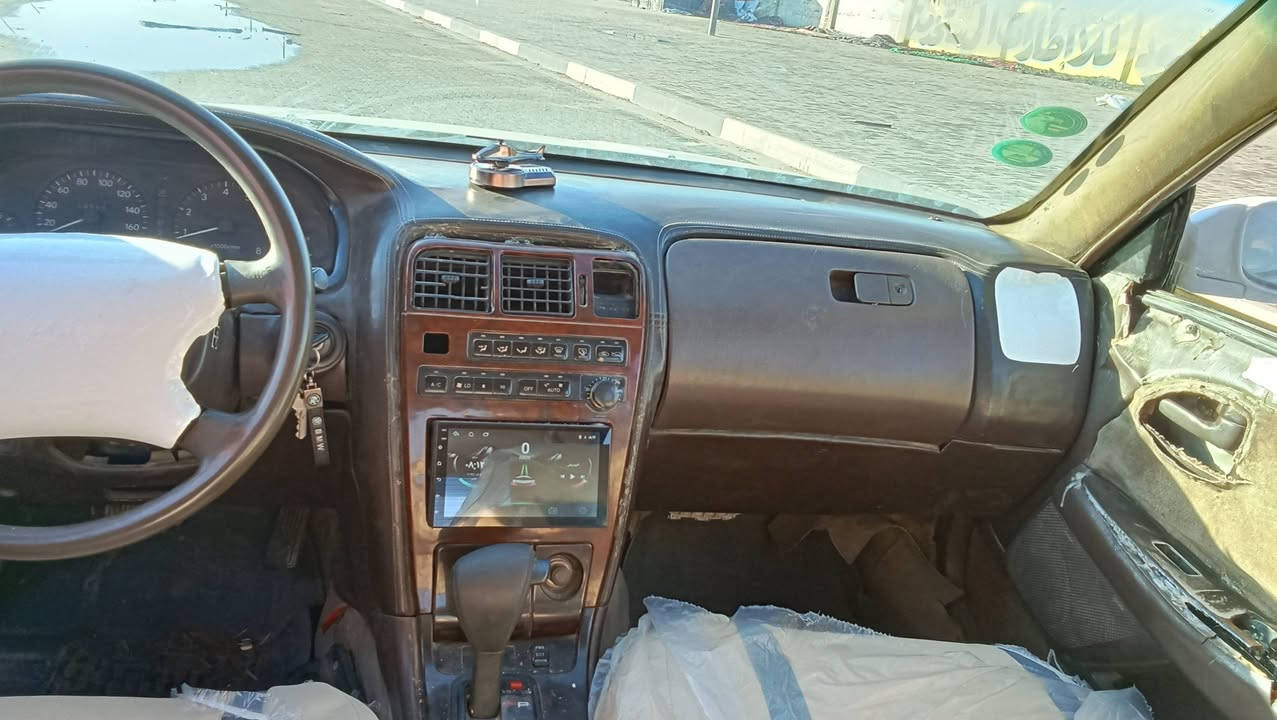 السلام عليكم سيارة شيزر  للبيع الموديل 1996 سيارة مكفولة من الكص والنقل والعيب  ضربة مابيها مكينه  ثنين ونص  كير كايم  سنويه منتهيه  رقم بغداد      دواخل جدد السعر 40 وبيه مجال  ومكاني بصرة وللاستفسار على الرقم ‏‪0788 578 3078‬‏
