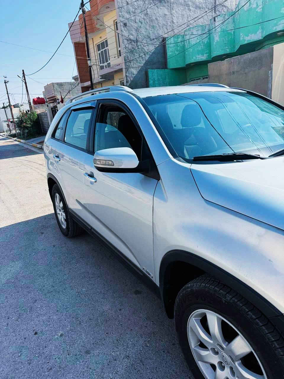 السلام وعليكم
كيا سورنتو موديل20011 امريكي  رقم ديالى مشروع وطني شرط التحويل السنويه 29.   1قطع صبغ  ماشيه 120  السونار بمنشور 
مكينه 4 سلندر دوش 2400 
7راكب  
تحكمات استريين 
كامره خلفيه 
تدفئة كشنات
مانع انزلاق 
فور ويل AWD   
تخم تاير صدر أمامي خلفي جديد للاستفسار الاتصال على الرقم ***********
السعر 132وبيه مجال
