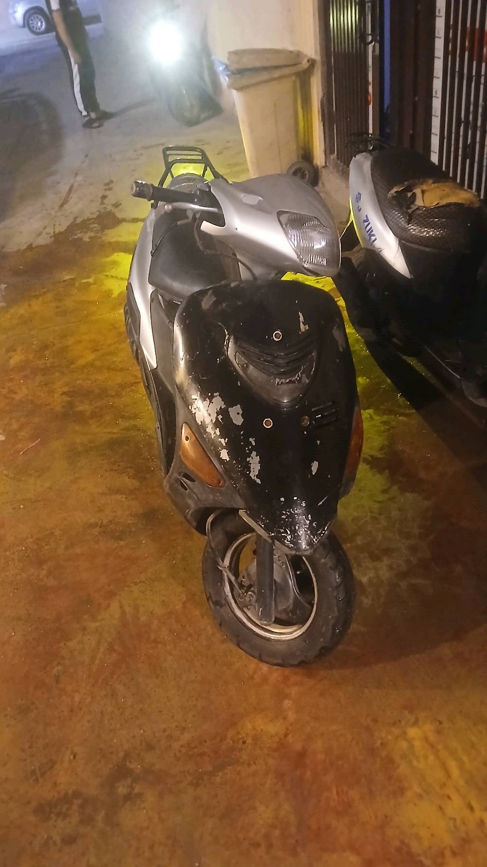 سلام عليكم دراجه فكيستا ياباني سرعه100   للبيع او مراوس دراجه حلوه ونضيف نكره سلف كلشي شغال بيها  سعرها 250 وبيها مجال بسيط لحد يكسر بل سعر العنوان بغداد سبع ابكار *********** بس. واتساب 