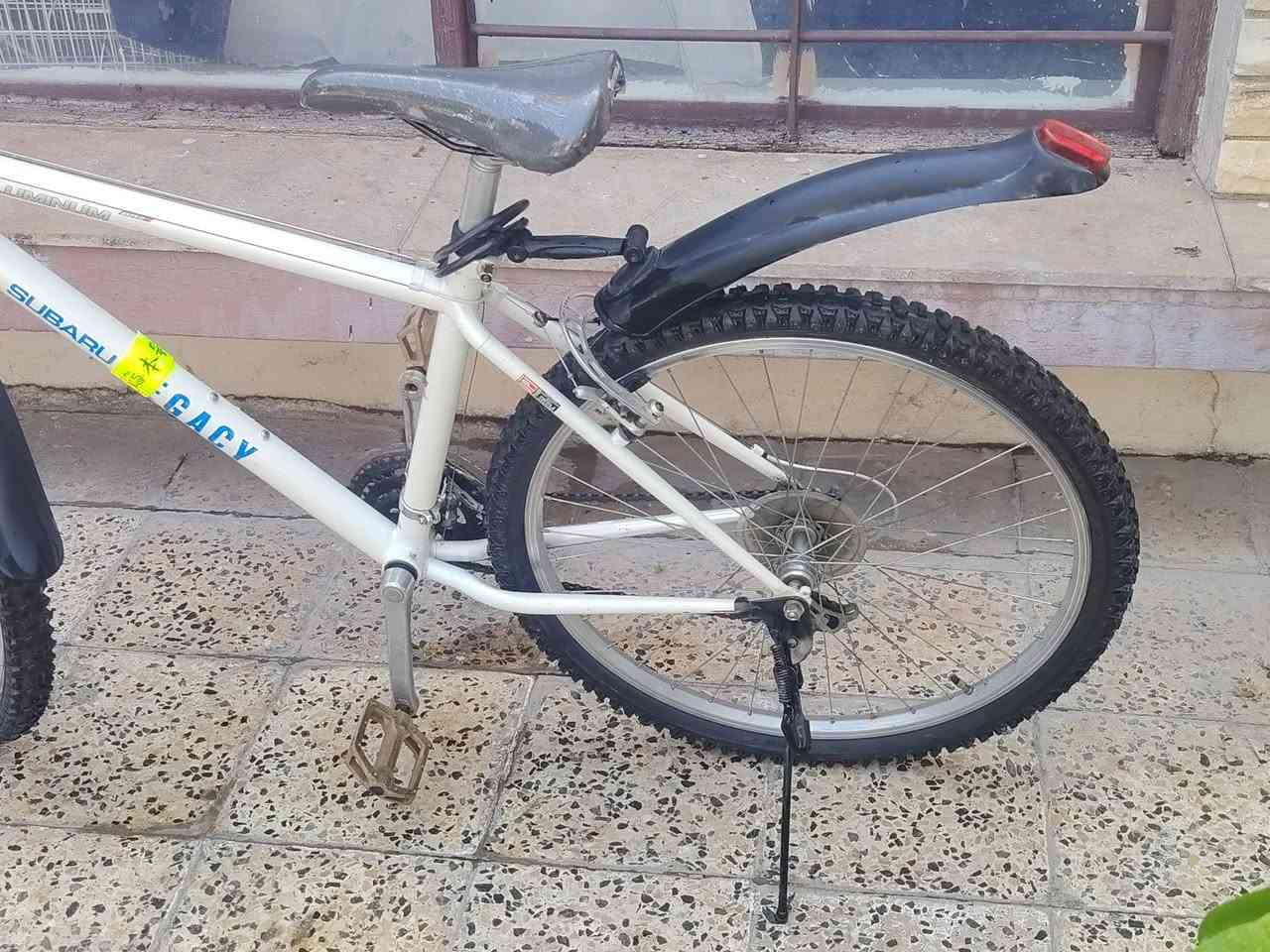 بايسكل باله غني عن التعريف جبلي أمريكي  نضافتو 100/100 قفلو من الاخير 135 تواصل ***********
