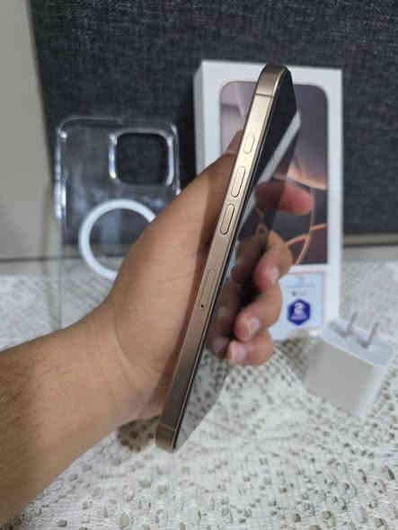 سلام عليكم ورحمه الله
16 برو ماكس ضمان ABM لون صحراوي دزرت 
غراضه كامله لزكه وكفر مستخدم شهر ونص 
بطاريه 100 عدد دورات شحن 60 مره
جهاز جديد شخط مابي مكفول من كلشي 
للبيع مكاني بغداد كرخ السعر قفل 1450 
***********
