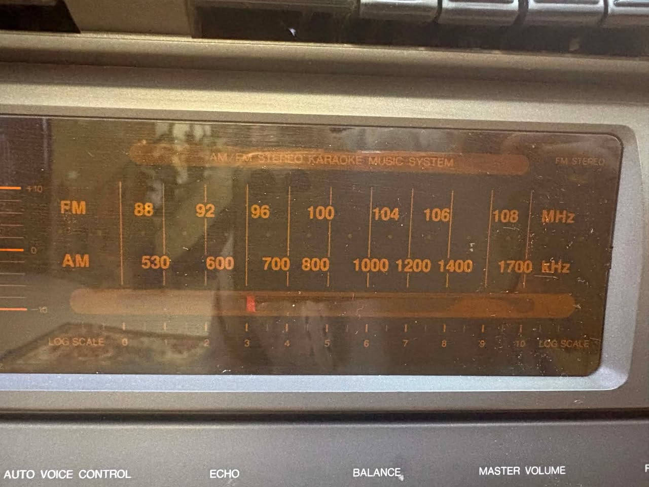 السلام عليكم
للبيع
جهاز ستريو مسجل دبل كاسيت وراديو موجتين FM+AM وكبر صوت اواكس ومايكات صناعة صينية مصنع لصالح شركات انگليزي وكندية واسترالية ومعتمد من قبل شركة امريكية
صوت عالي جدا ووزن ثقيل نظافة جيدة واضحة بالصور وتصميم انيق اسود
مثالي لهوات الكاسيت او الراديو او المواكب او المحاضرات الدينية 
كهرباء ٢٢٠ فولت
٩٠ واط
السعر ١٢٥ الف دينار
بغداد / واتساب ***********
